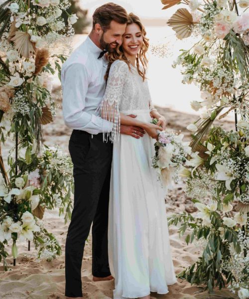 front-view-couple-posing-wedding (1)
